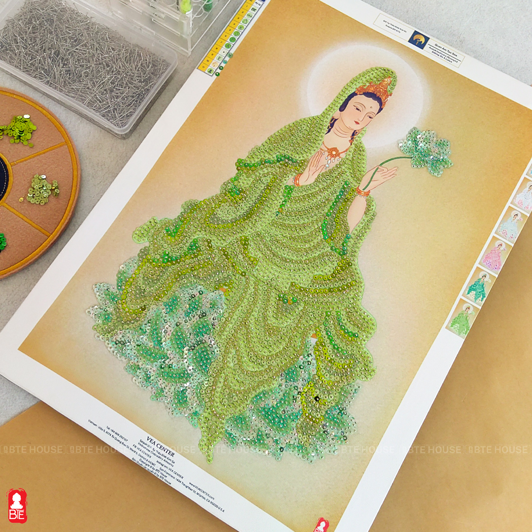 BTE Bộ Tự Đính - Quan Âm Toạ Sen - Áo Xanh Lá - Tranh Đính Kim Sa - BT008